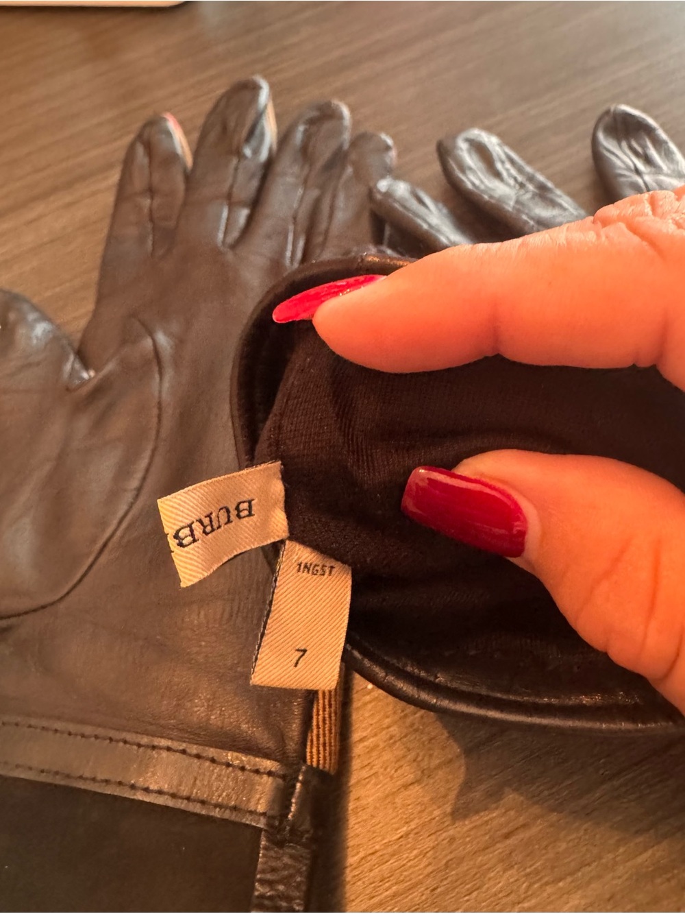 Burberry Black Leather Women's Gloves